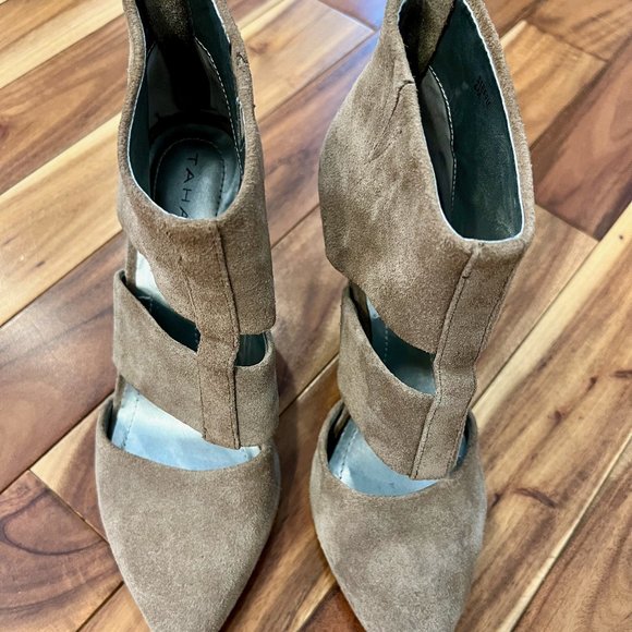 Tahari Steffie Suede Pump - size 6 - Picture 8 of 11